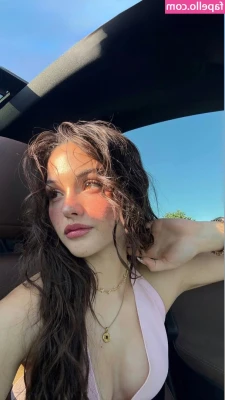 Derya Pınar Ak [ derya-pnar-ak ] - Would you let me sit this ass on your face or dick first?