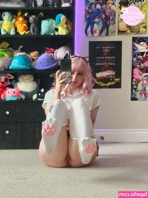 Shadowofcosplay [ shadowofcosplay-2 ] - I need a a footstool , any offers? 😂