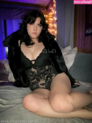 OpalCurves - Morning Everyone! It’s Sexy Wednesday 💦 Smooth legs, high