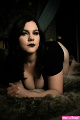 OpalCurves - Belly Bouncin and Jumping jacks in public - Vid