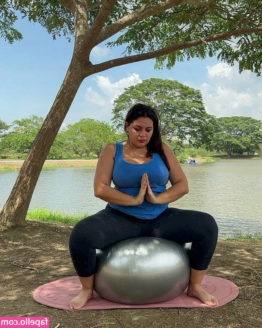 danielaxlotuuus - I wanna tease you till you can’t hold it anymore 🥺 Quero te
