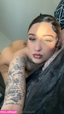lovelysnobody - My white sexy set . Love taking pics in white . Be nice if I had a