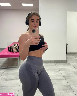 Elora Gummerson [ elora-gummerson ] - You Know what day is today!! … HUMP ME DAY 😈Cum see me and spend