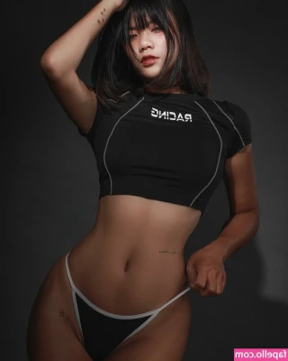 Chin Yi [ chin-yi ] - Can you unzip me with your teeth? 🤤