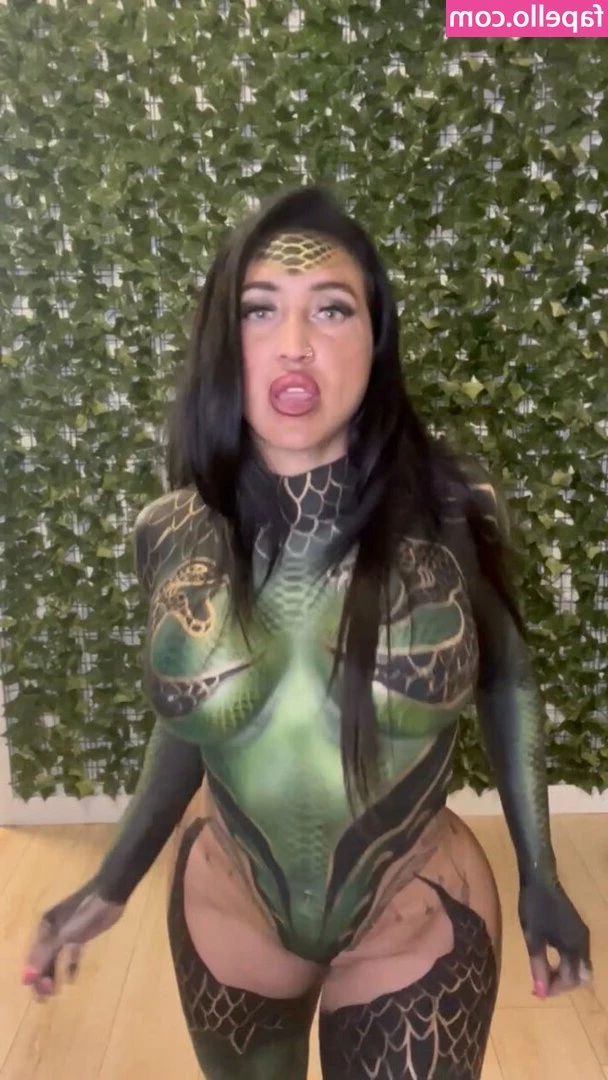sofialandvip - Every good girl needs a little thug 😈