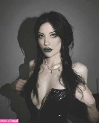 Gina Iacob [ gina-iacob ] - Goodnight..these pjs are really showing some side boob..so keep your