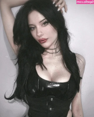 Gina Iacob [ gina-iacob ] - Teaser to the latest renew video! 😈 check your dm for 2 more renew