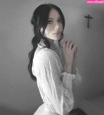 Gina Iacob [ gina-iacob ] - For those who don’t follow me on tiktok 😘😘😘 happy friday