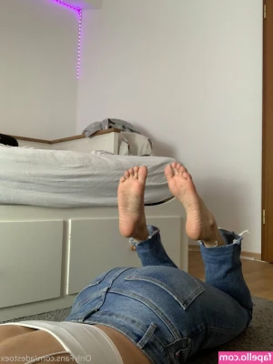 adestoesx - You should ditch your broomstick this halloween and let me ride you