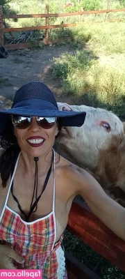 talitacocina - Stroking my clit feels so good [photo]