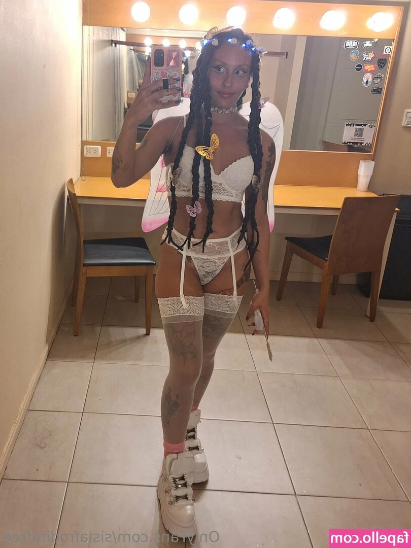 sisiafroditafree - Solo play always puts a smile on my face. 🥰