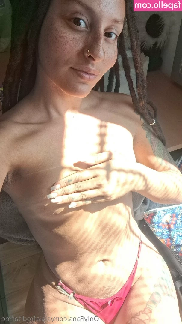 sisiafroditafree - Evening  your probably already in bed   I am just about to jump into