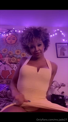 ms.jade27 [ ms-jade27 ] - Foot job on dildo w/titties out