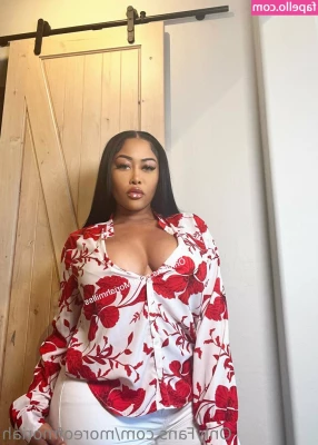 moreofmoriah - She's waiting for you👉🔥@vividveronica 🔥Sexy @vividveronica