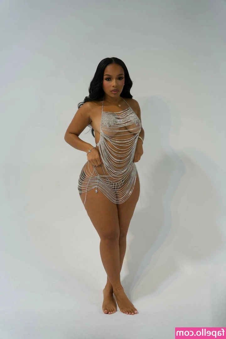 Aaliyah Enjoli [ aaliyah-enjoli ] - The #1 request I get is for leg content, so...enjoy this little video