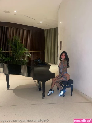 Saylesssavage - Finally arrived at the resort   Time to have cocktails by the pool