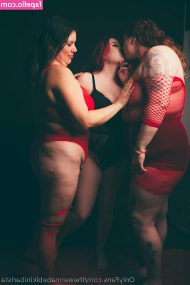 thewannabebikinibarista - I m up way to early and can t stop touching my aching tits  wish you
