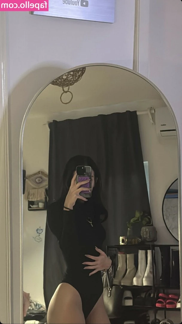 Stephanie Medina [ stephanie-medina ] - Want to see my feet in sandals be covered in cum? Well cum check it
