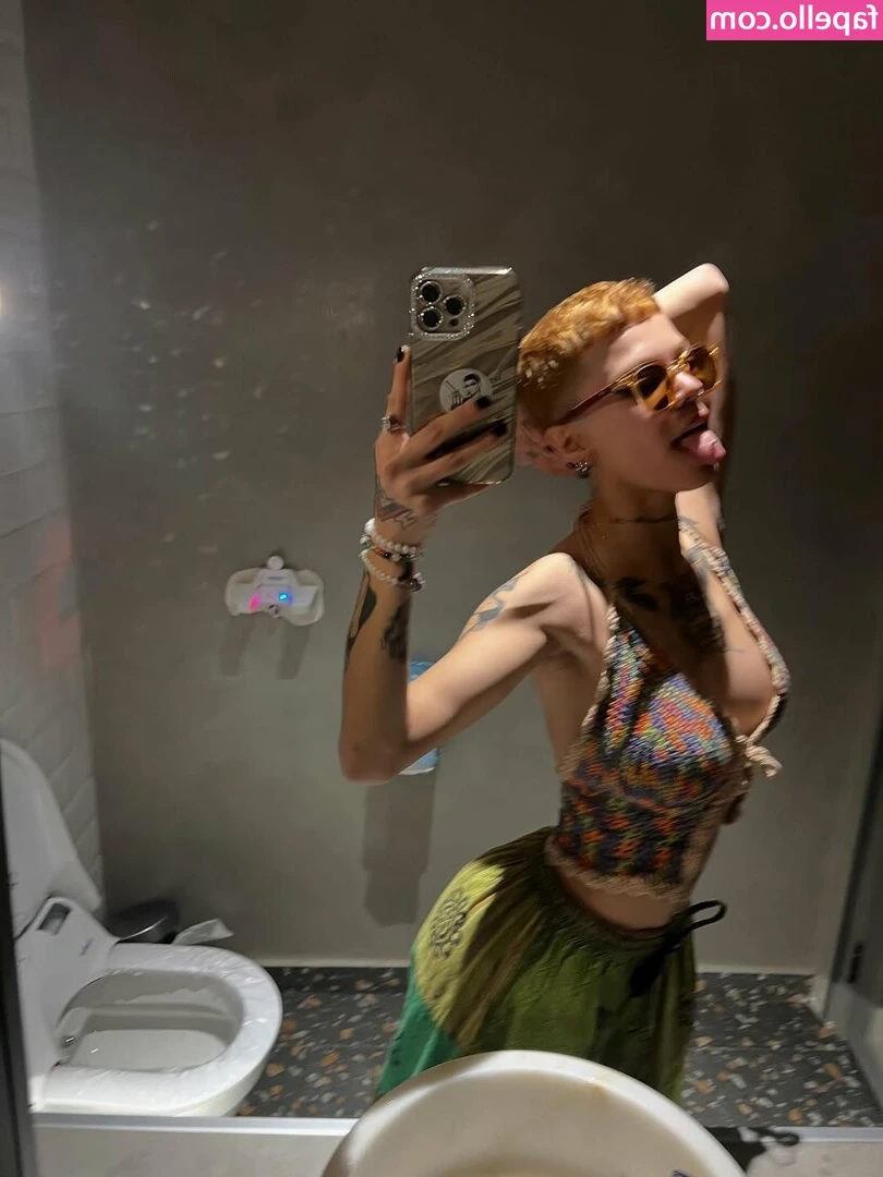 Myorenzii - Daddy knew I was so horny after a night out, and wanted me to prove