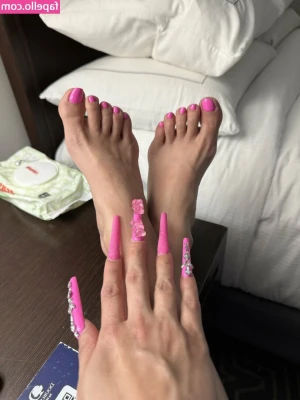 destinygetzwett - POV: you make the shy new girl at work show you her tits on a teams