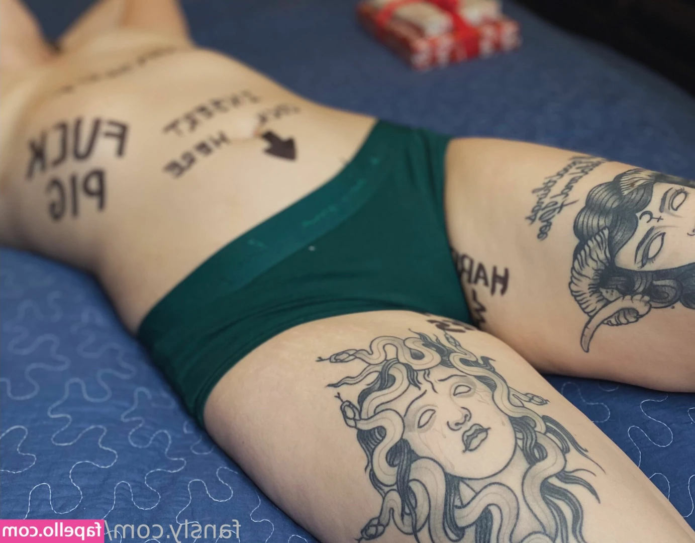 Hazygirl - Would you like to fuck your cock between these cheeks? 🍑