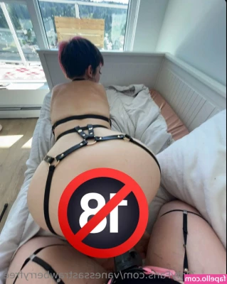vanessastrawberryfree - Look all I'm saying is its hump day and my ass looks FAT😜 and you