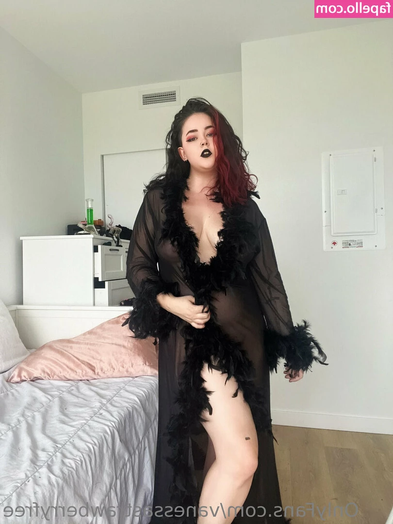 vanessastrawberryfree - Who else is trying to play😏