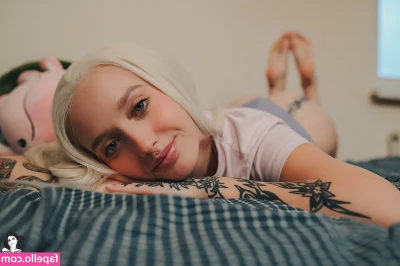 Thelolaboop - Kick back while Daddy works on your cock stud 😈 @mrbeefs
