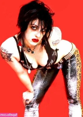 Brody Dalle [ brody-dalle ] - Booty getting deep massage 🍑 @katana_k