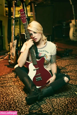 Brody Dalle [ brody-dalle ] - Hey Babe ! Do you like looking at the clouds 👀?