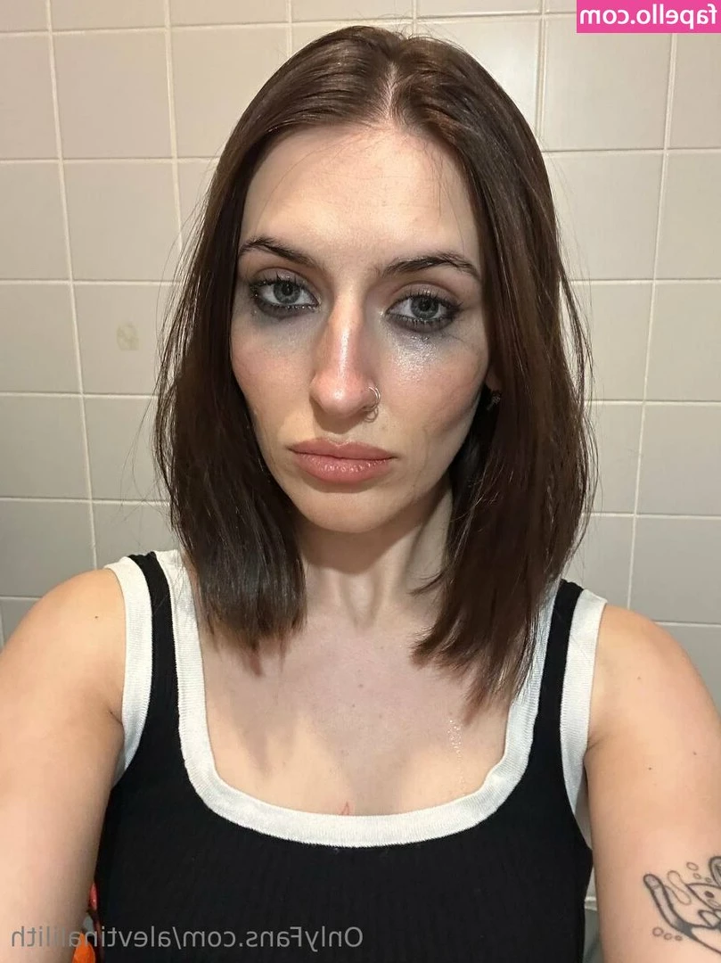 alevtinalilith - A little anal play 💚