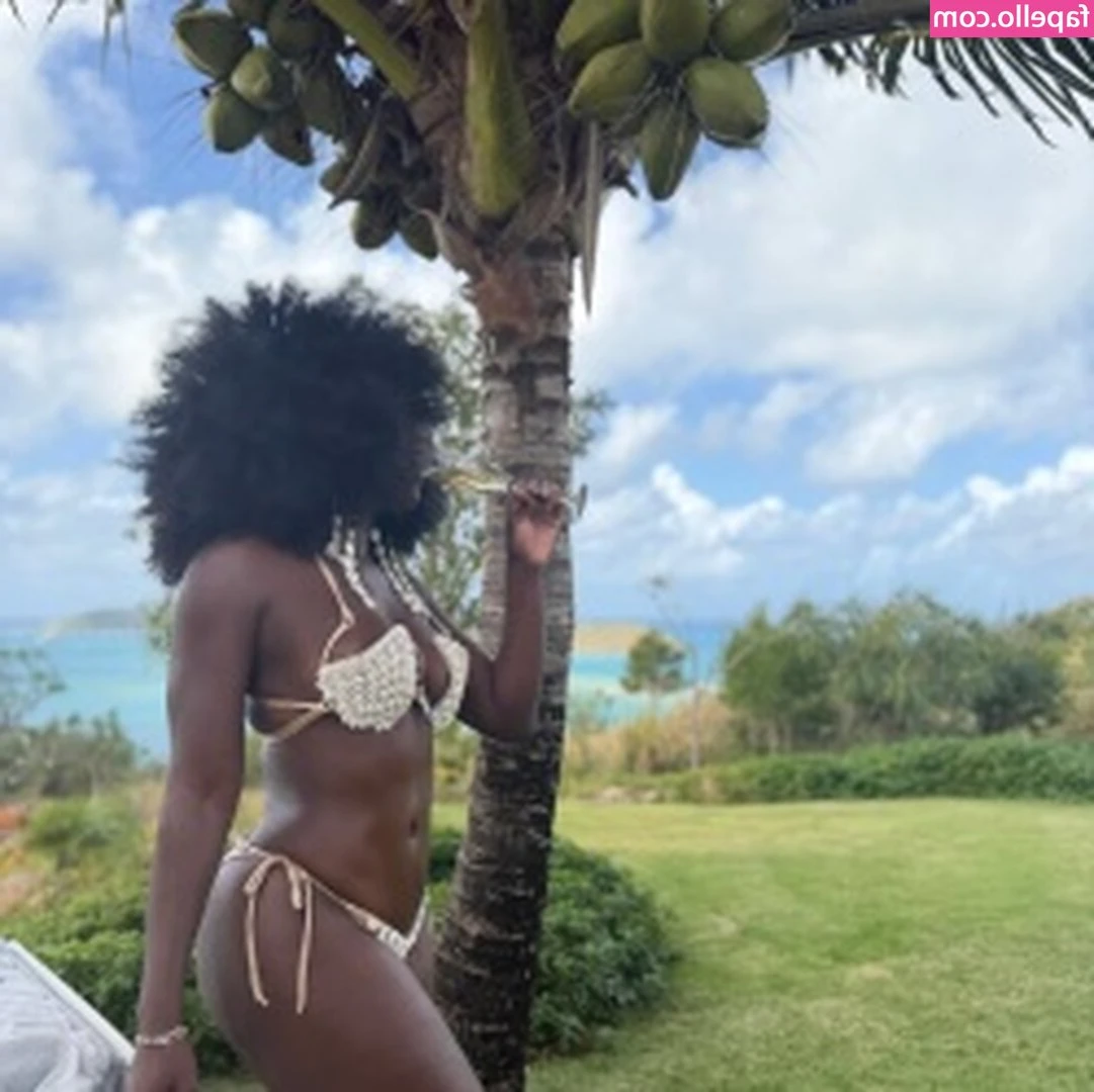 Bozoma Saint John [ bozoma-saint-john ] - Omfg this vids are hot !  My friend came and he did a Nice footjob. 3