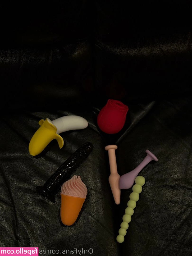 sexxy_mary [ sexxy-mary ] - DMs aren’t working right now but I’ll respond as soon as I can!