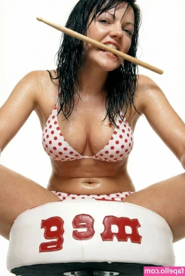 Meg White [ meg-white ] - Retro stockings , which need the garter belt on my waist Not wearing