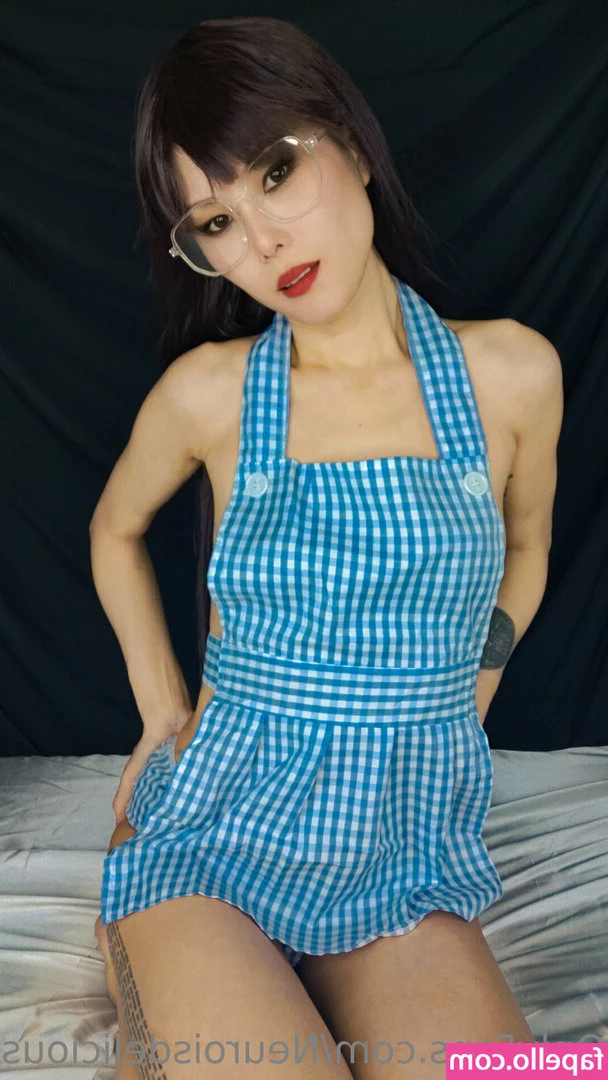 neuroisdelicious [ neuroisdelicious-1 ] - Do you want to see some BTS footage from this shoot  I feel like you