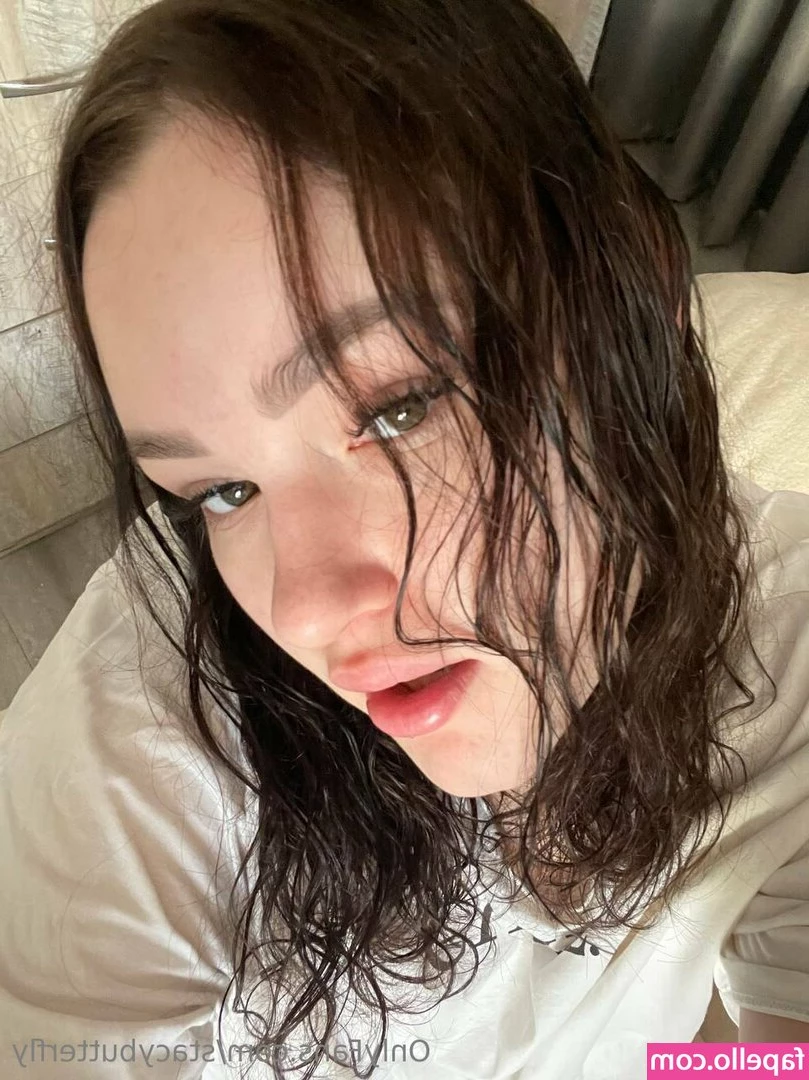 janie_butterfly [ janie-butterfly ] - Bulking started   your   getting big  Do you think you can handle me