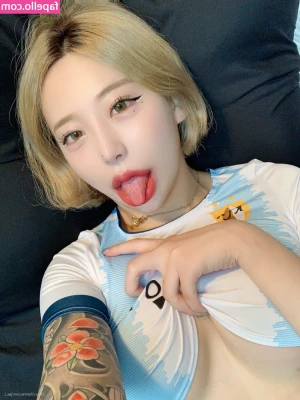 Jee_i_queen_ [ jee-i-queen ] - Oops 🙊 I didn't have time to cook breakfast but I have dessert for