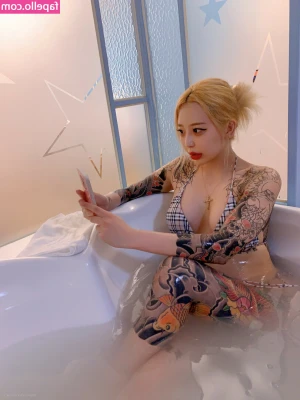 Jee_i_queen_ [ jee-i-queen ] - Found a couple of folders of nudes and thong photos - lets see if you