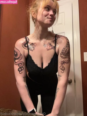 Sibylsuccubus - Not pictured: me hiding from my neighbours.
