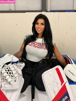 Sabrina Sabrosa [ sabrina-sabrosa ] - Stream started at 03/26/2023 10:16 pm  Come chill with me while i do