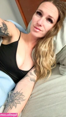 Nurse Ashley 406 [ nurse-ashley-406 ] - Okay boys... Settle this discussion.  Kimmys hair curly or straight?