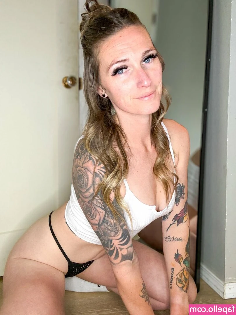 Nurse Ashley 406 [ nurse-ashley-406 ] - Bend me over and let my heels click together for you 😜
