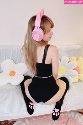 TokyoDiary - I don’t feel like I post many pussy pics with face as well, how do