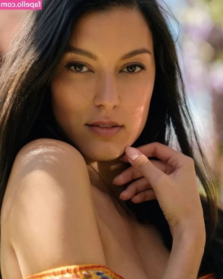 Rebecca Mir [ rebecca-mir ] - Hot pics that’ll make you want to touch yourself!! 🥵 Open to see