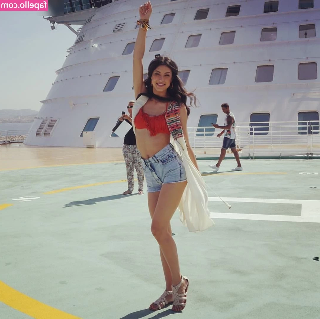 Rebecca Mir [ rebecca-mir ] - Bonjour les fans  Hello dear fans  I have some exciting news coming 