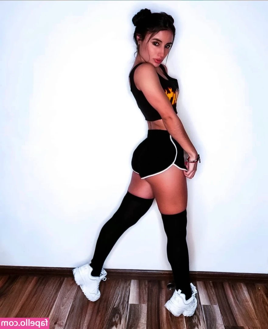 Evangeline Morales [ evangeline-morales ] - Lift with no pants bro 😎