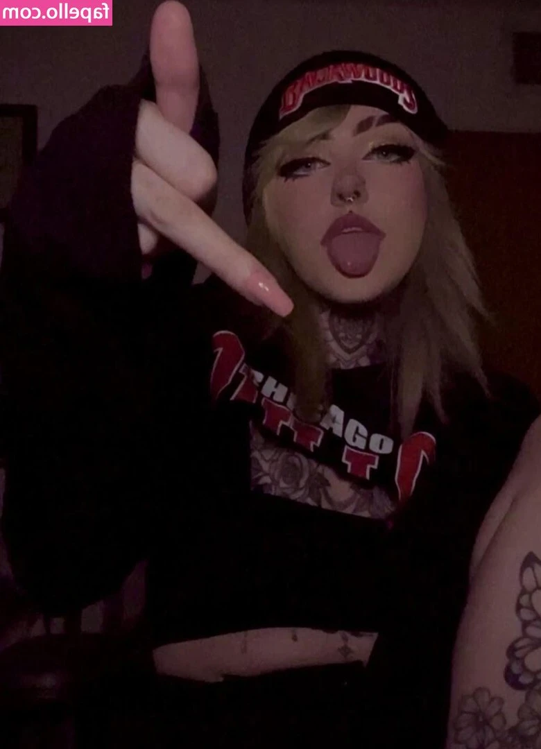 Haylayly - Feeling playful?😉 Drop $5 and I'll send you a couple of