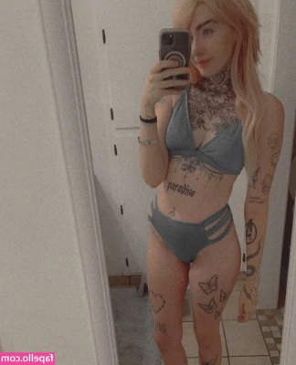 Haylayly - A few bodysuit pics for your #TBT 😘