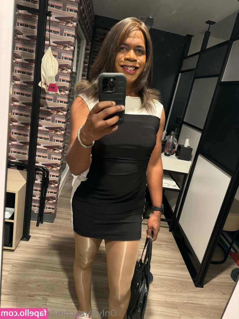 trinajackson - awake and horny 😈 who feels like chatting?
