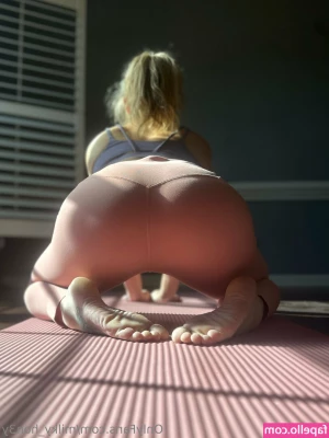 milky_hon3y [ milky-hon3y ] - Come back to bed and hump me daddy